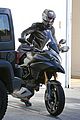 orlando bloom motorcycle ride to the gym 03