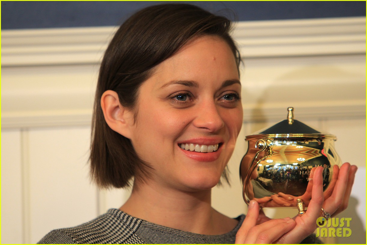marion cotillard hasty pudding woman of the year 2013 172802170