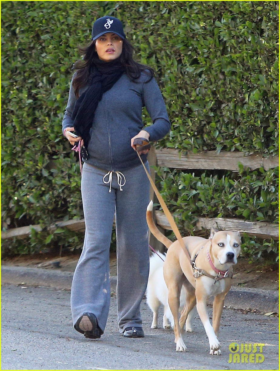 jenna dewan shows off growing baby bump on dog walk 19