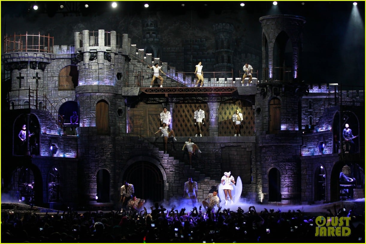 lady gaga kicks off north american tour in vancouver 03.2794334
