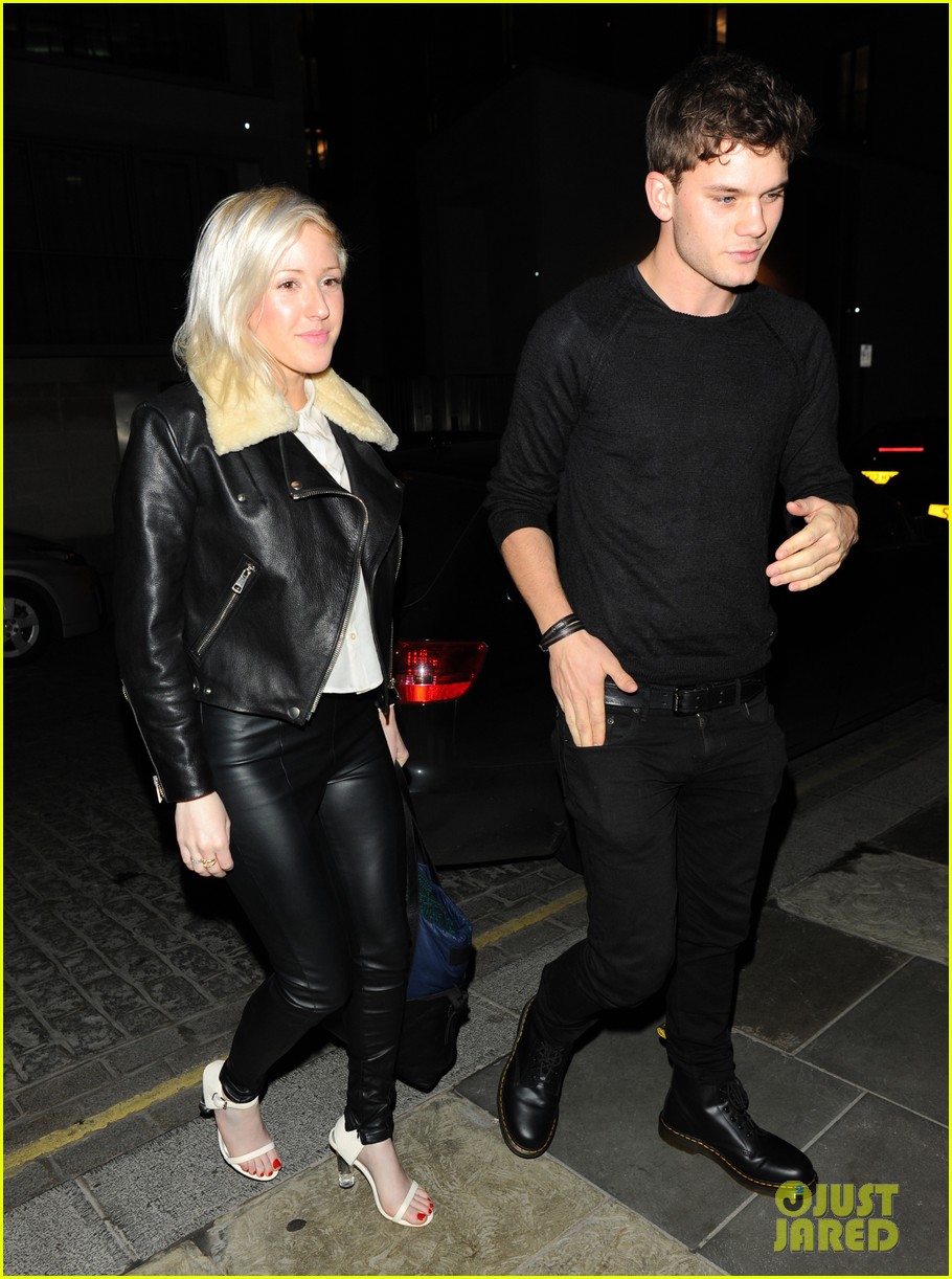 Ellie Goulding \u0026 Jeremy Irvine: Zuma Date Night!: Photo 2788411 | Ellie  Goulding, Jeremy Irvine Photos | Just Jared: Entertainment News, image size:910x1222