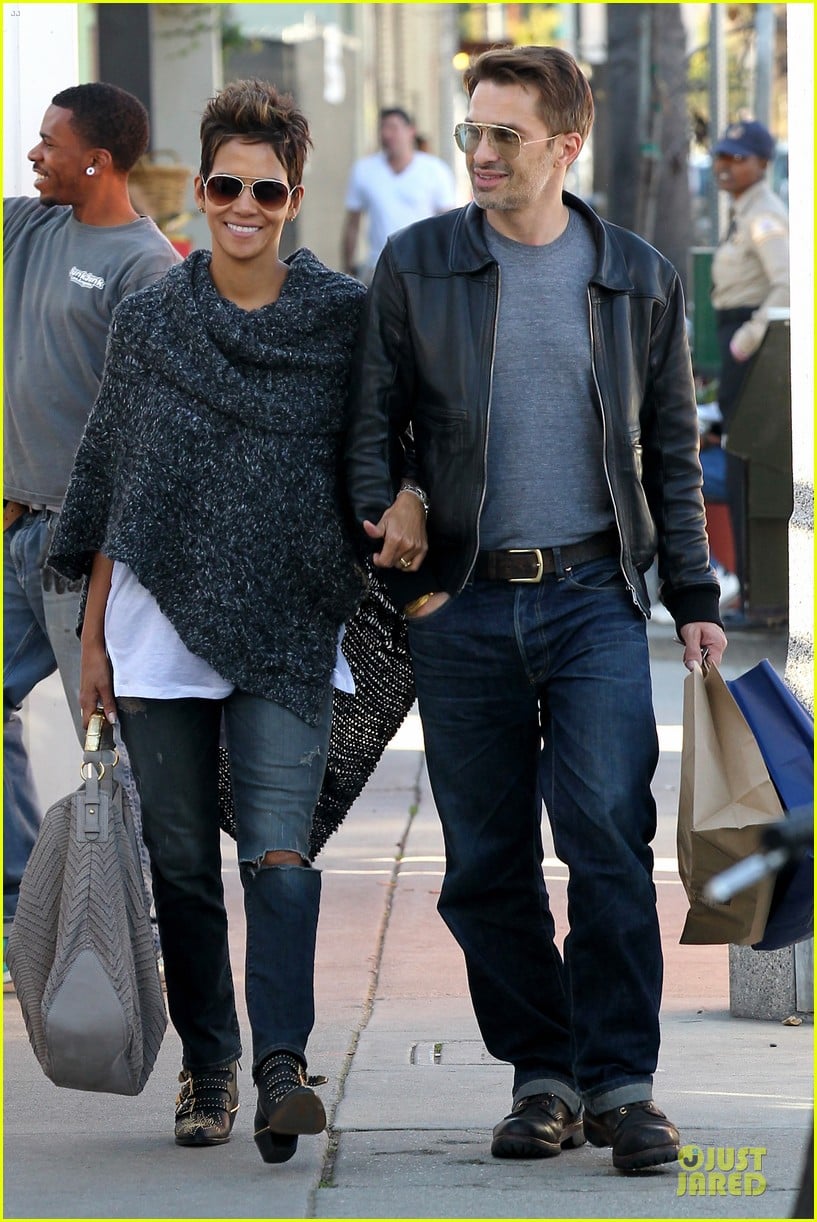 halle berry pushed for more in movie 43 16