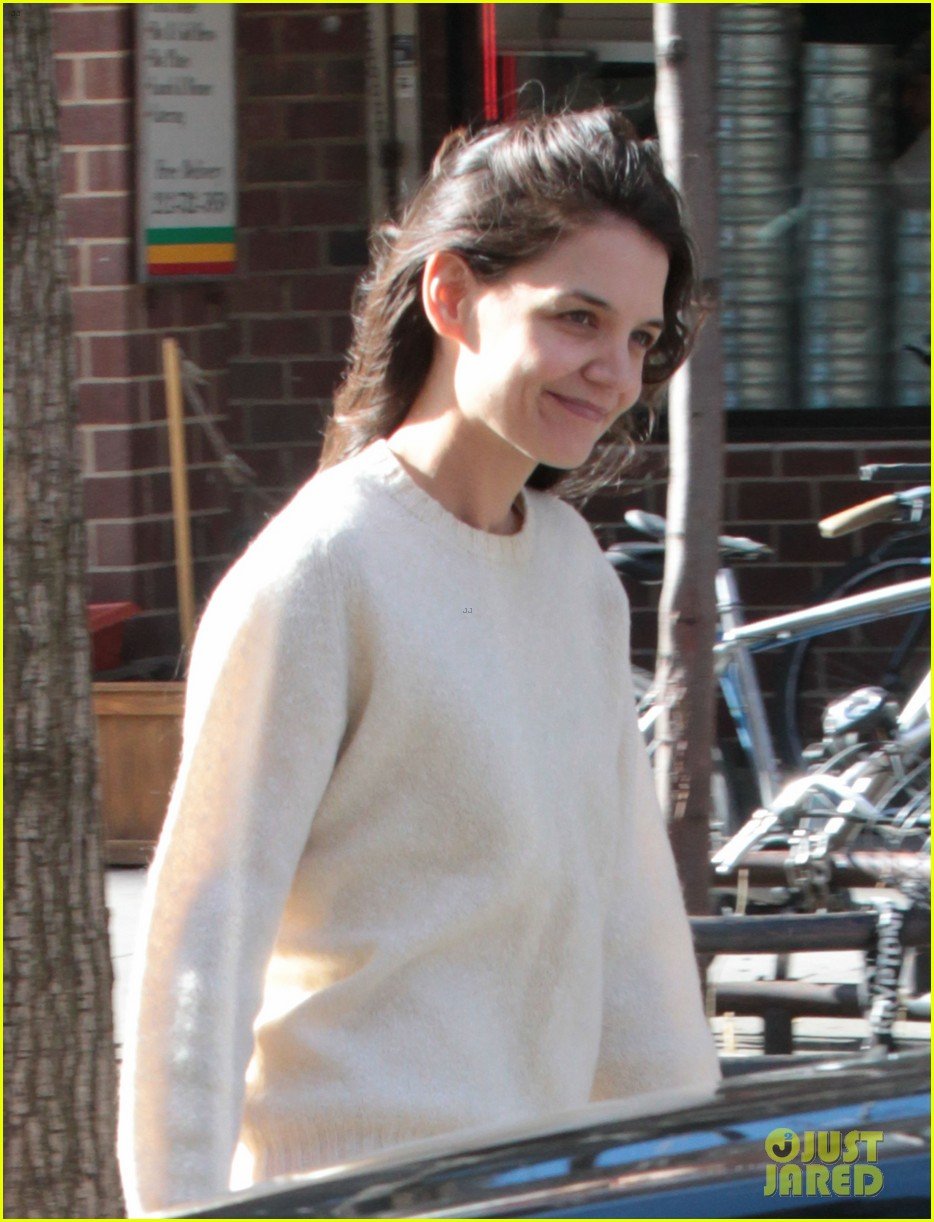 katie holmes real life carrie bradshaw in new york 022802265