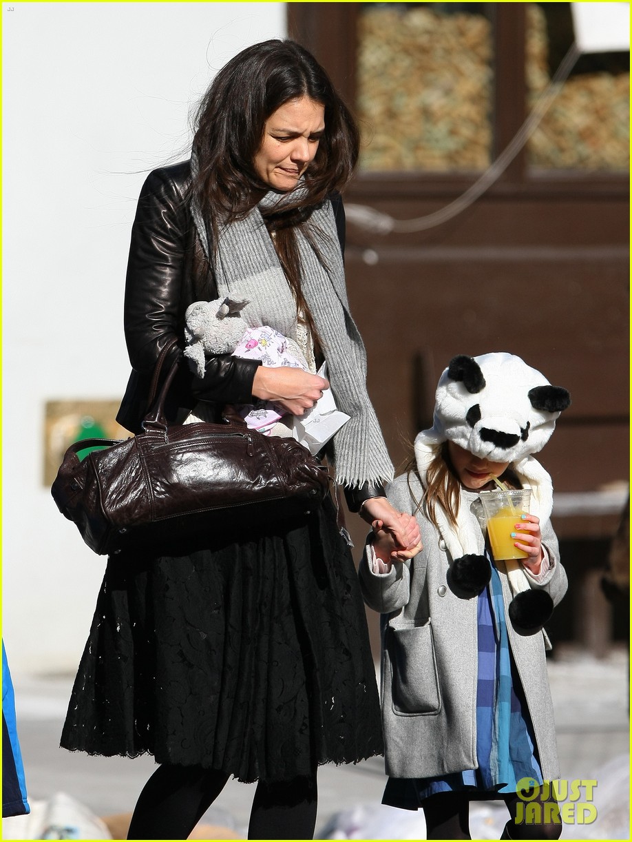 Katie Holmes Sunday Brunch with Suri! Photo 2799492 Celebrity(01)