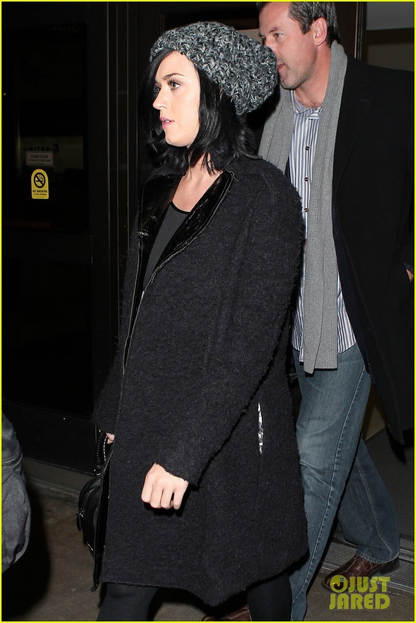 katy perry eva longoria arrive at lax after inauguration 032797313