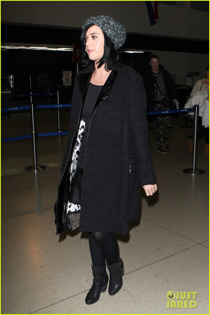 katy perry eva longoria arrive at lax after inauguration 09