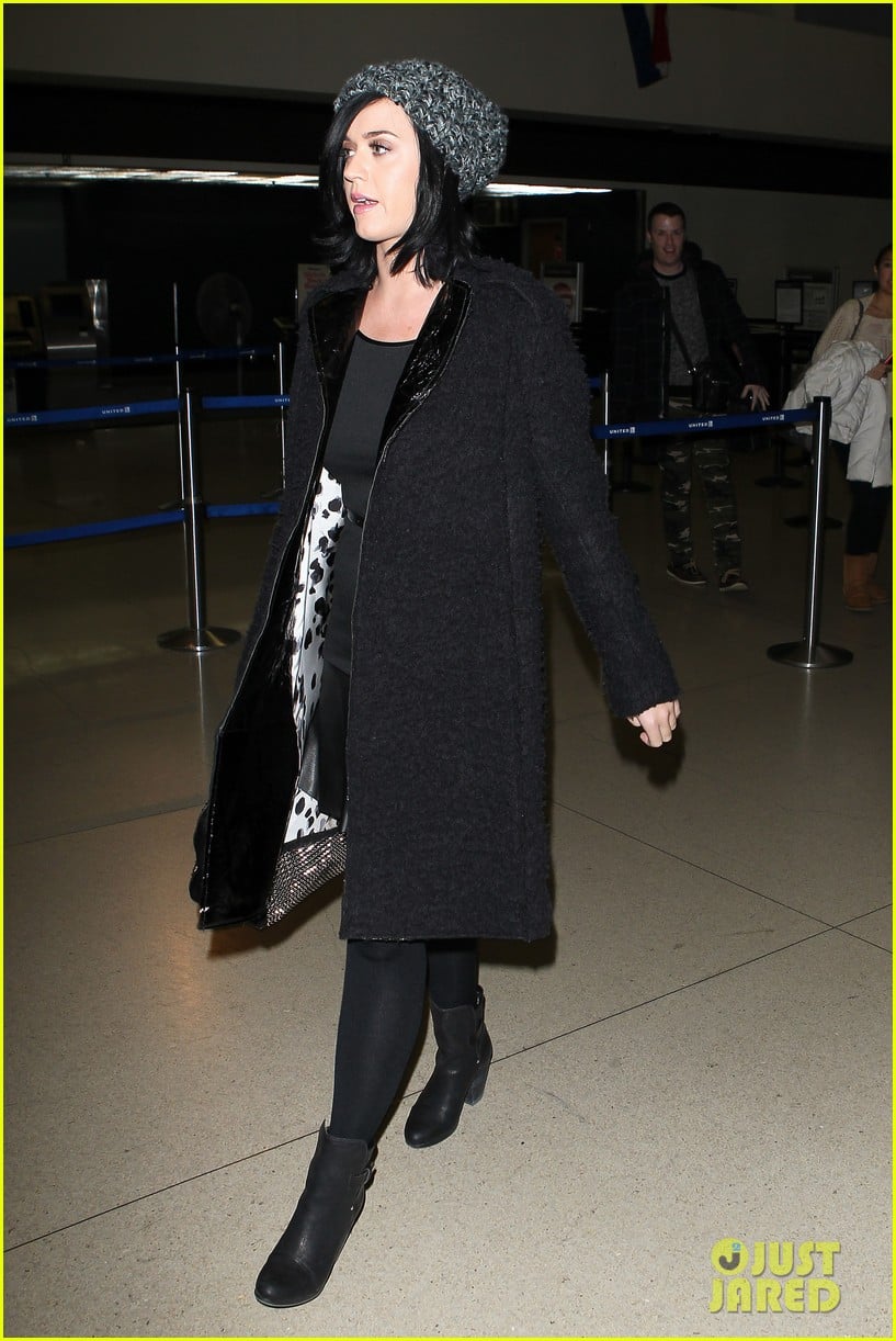 katy perry eva longoria arrive at lax after inauguration 102797320