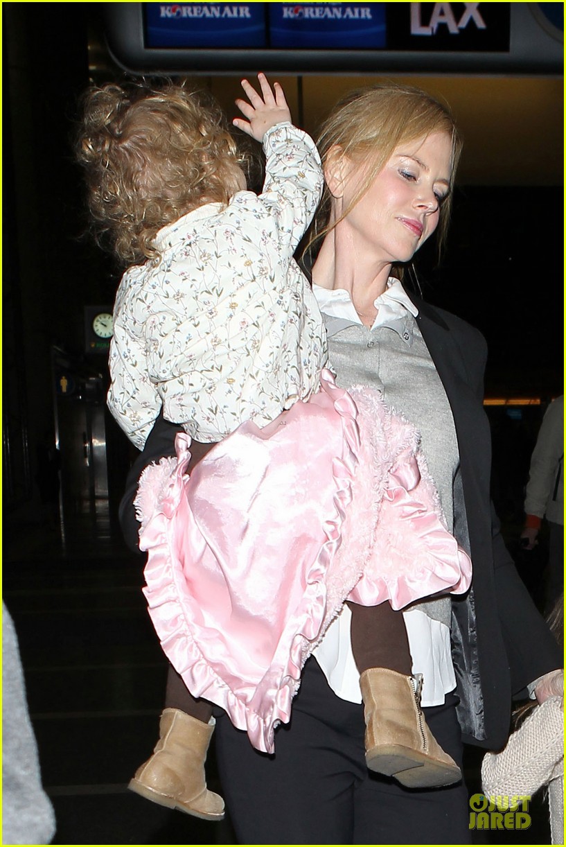nicole kidman post sag awards lax departure with the girls 02