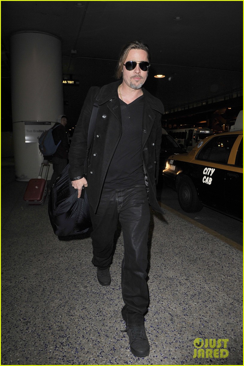 brad pitt solo touch down in los angeles 042802060