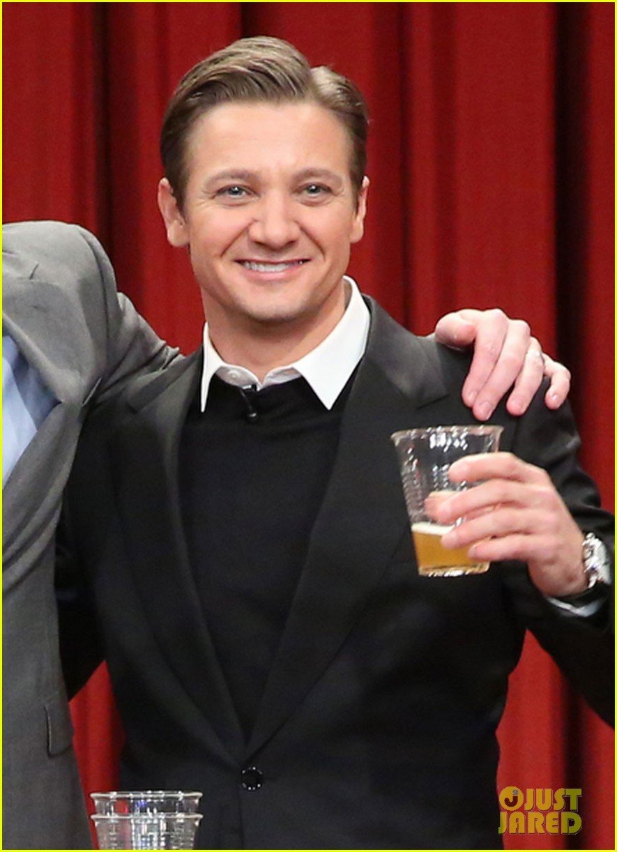jeremy renner fallon appearance after baby news 04