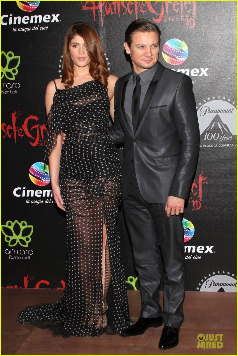 jeremy renner & gemma arterton hansel and gretel witch hunters mexican premiere 152789446