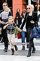 gwen stefani gavin rossdale toy shopping with the kids 10