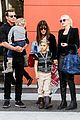 gwen stefani gavin rossdale toy shopping with the kids 20