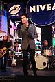 train new years eve performance in times square 01