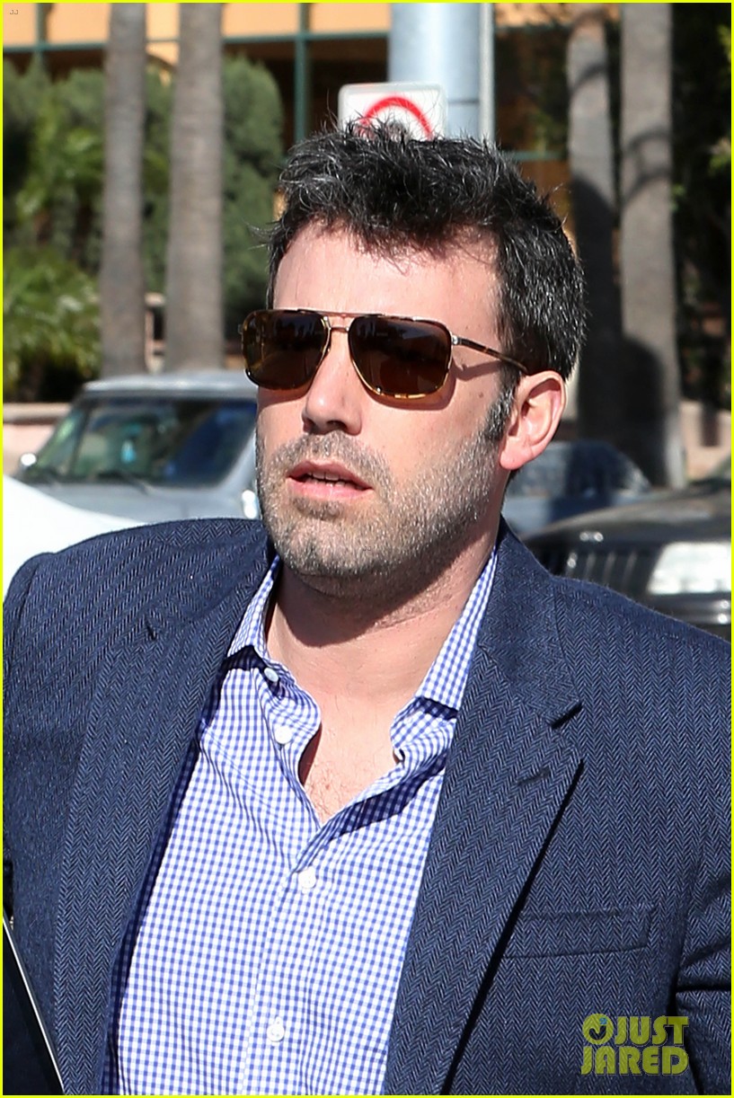 ben affleck shaves beard post oscar win first pictures 09