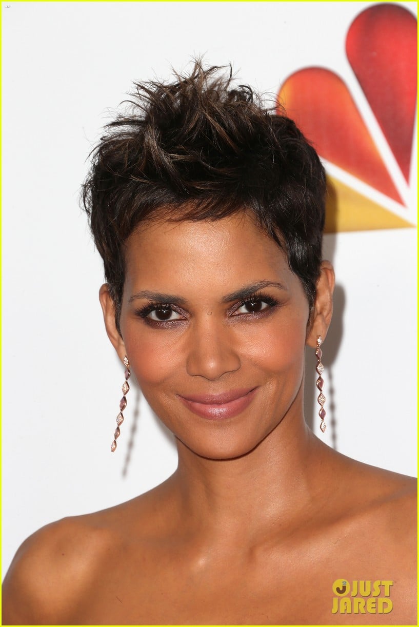 halle berry naacp image awards 2013 red carpet 022802707