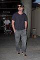 gerard butler solo lax arrival on valentines day 05