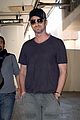 gerard butler solo lax arrival on valentines day 08