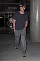 gerard butler solo lax arrival on valentines day 09