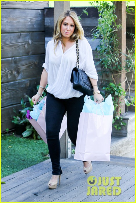 hilary duff baby shower with sister haylie 27