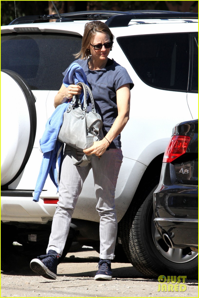 jodie foster venice beach breakfast with son charles 142822298