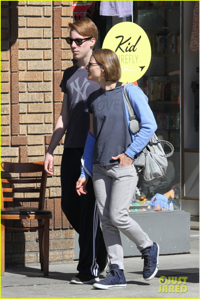 jodie foster venice beach breakfast with son charles 182822302