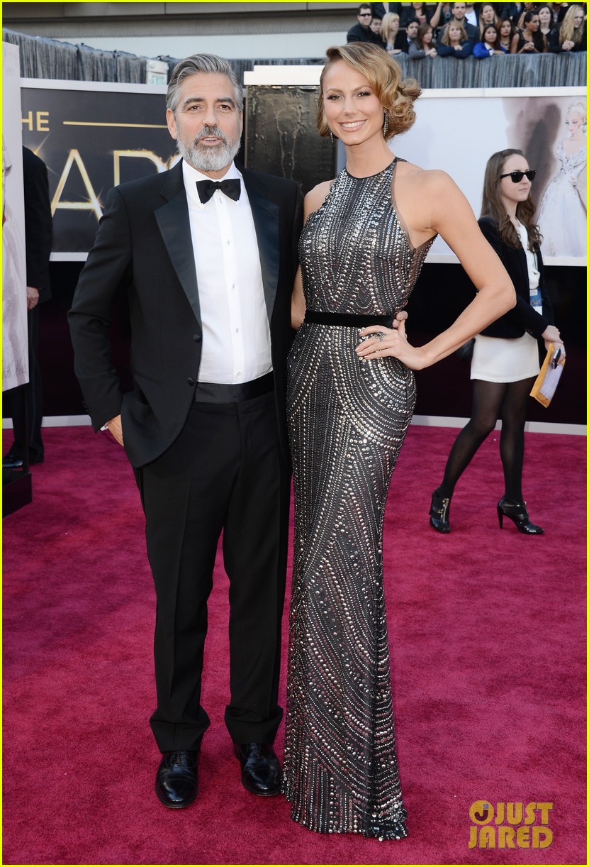 george clooney oscars 2013 with stacy keibler 05