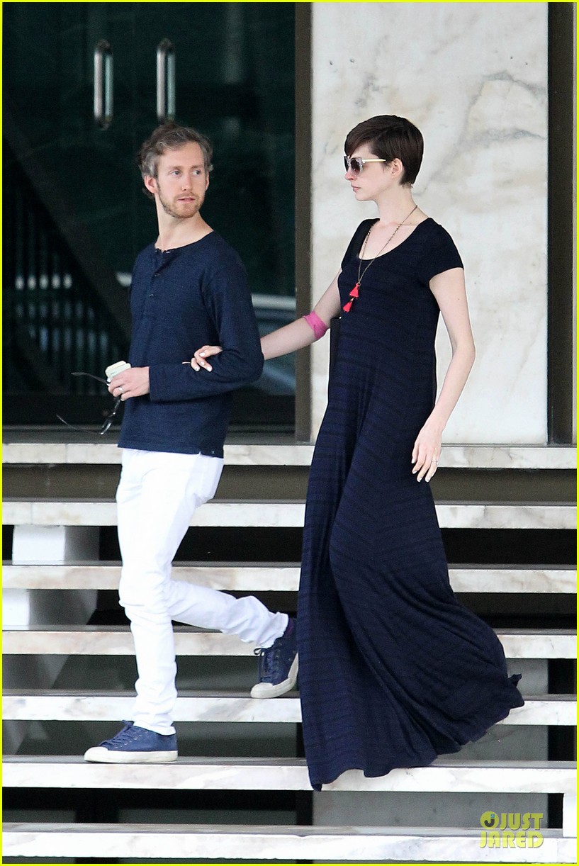 anne hathaway adam shulman medical office visiting couple 07