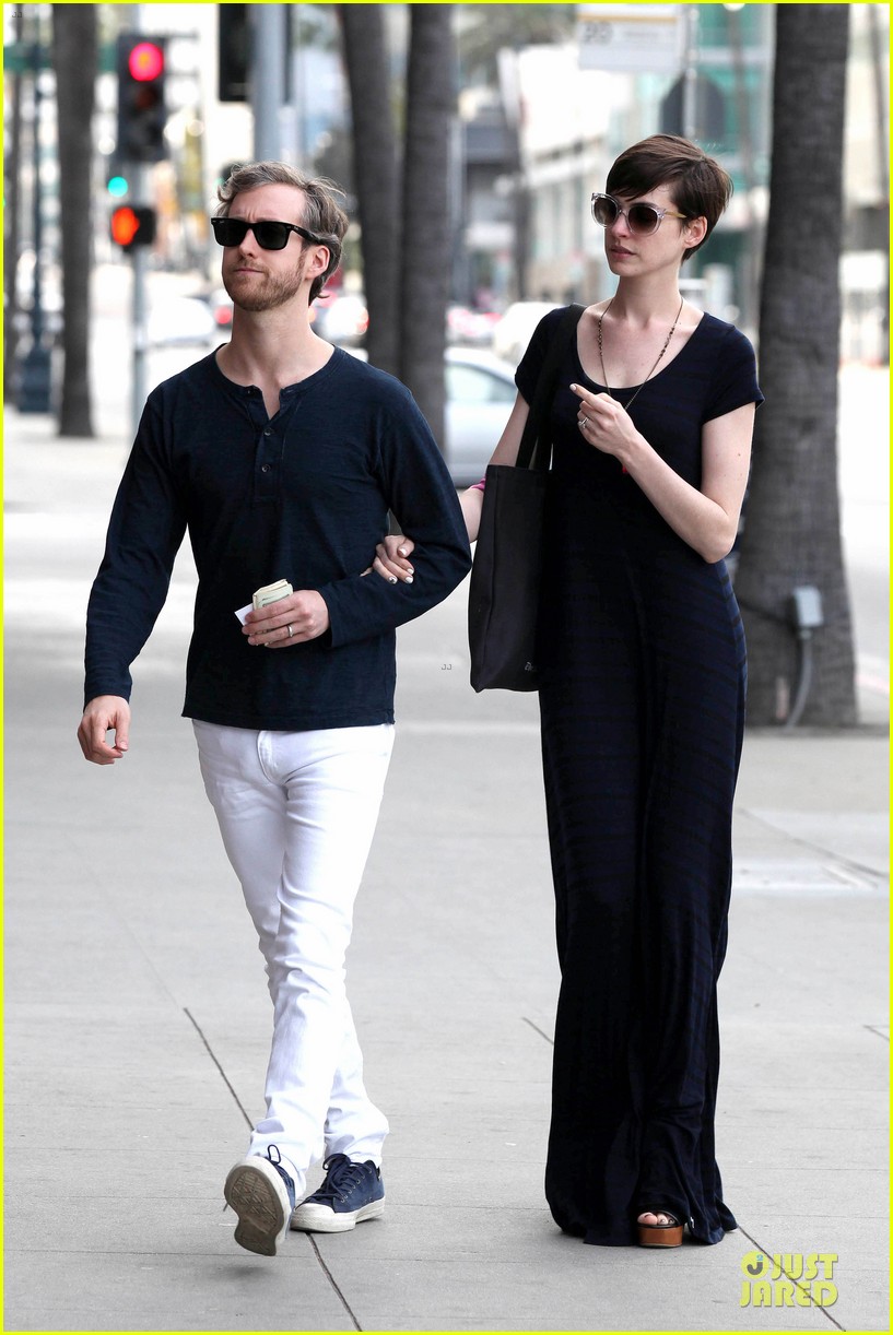 anne hathaway adam shulman medical office visiting couple 08