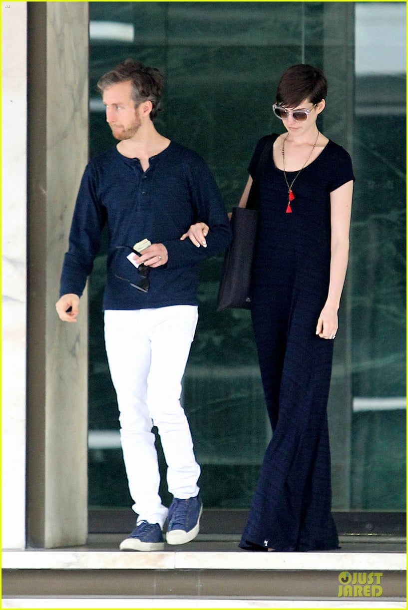anne hathaway adam shulman medical office visiting couple 15