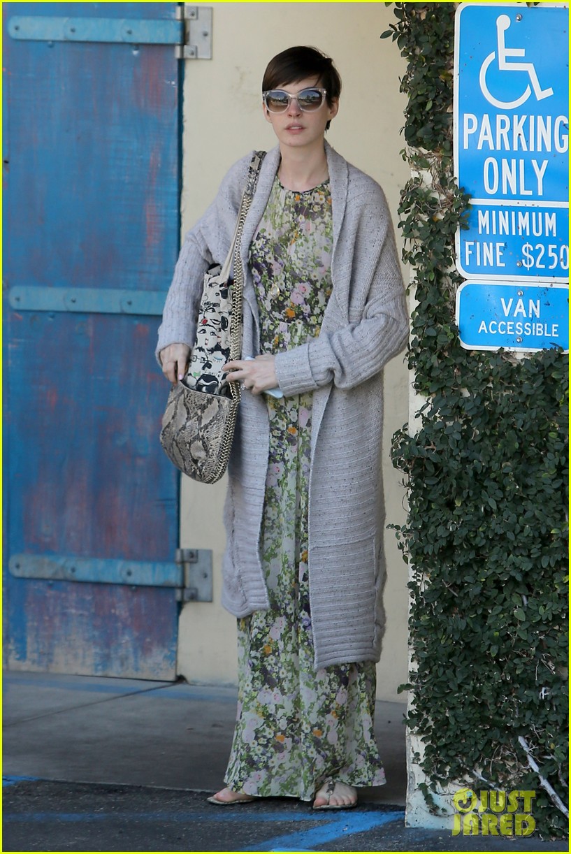 anne hathaway steps out post oscar win in beverly hills 132821306