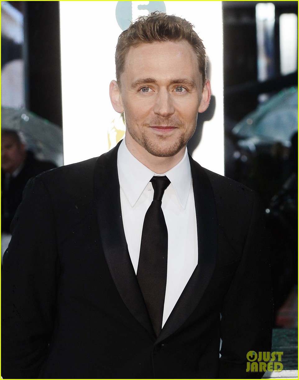 tom hiddleston saoirse ronan baftas 2013 red carpet 04
