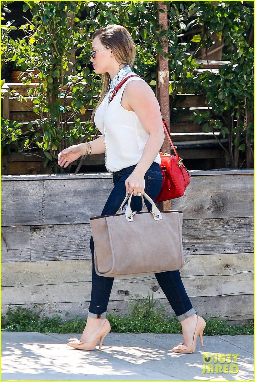 hilary duff mike comrie lax departure with luca 052820997