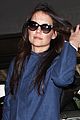 katie holmes flies from jfk to lax 02