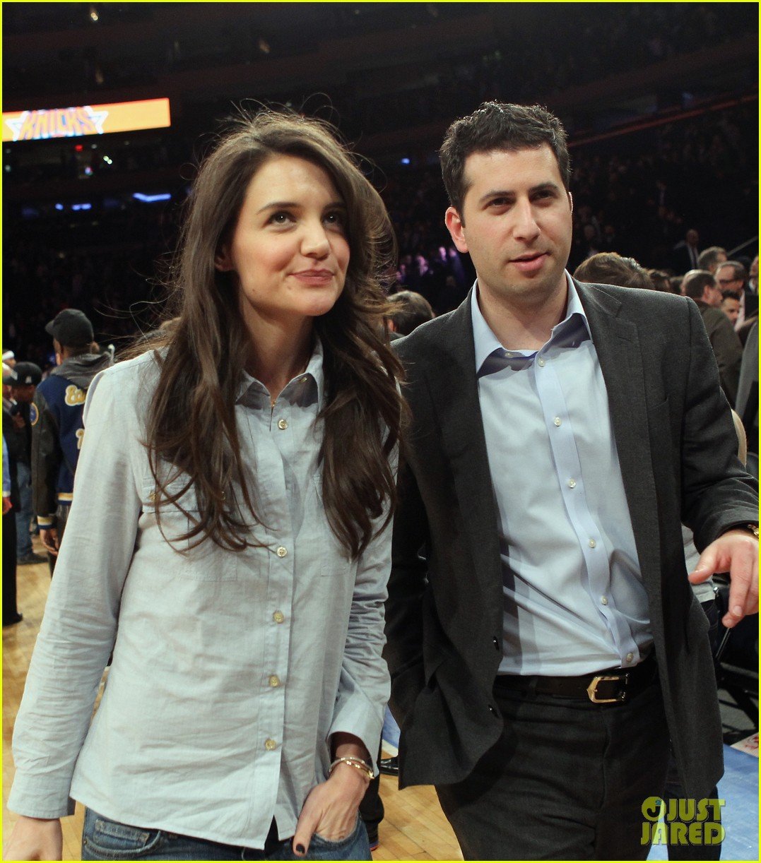 katie holmes knicks game with mystery man 04