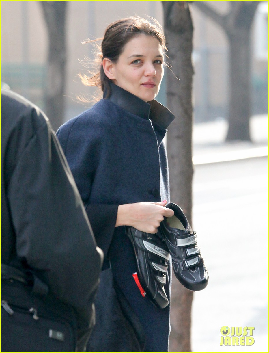 katie holmes morning workout after suri dropoff 08
