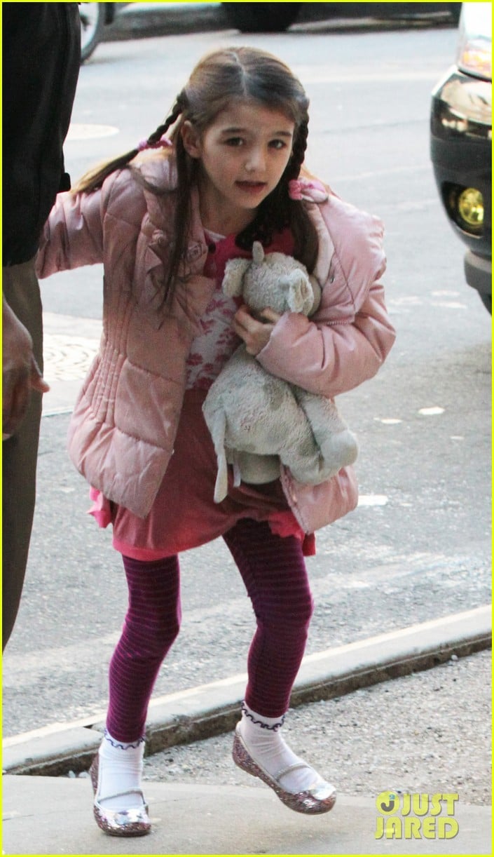 katie holmes red pancakes for suri on valentines day 022803779