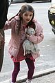 katie holmes red pancakes for suri on valentines day 02
