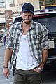 liam hemsworth lunch gas station stop 04