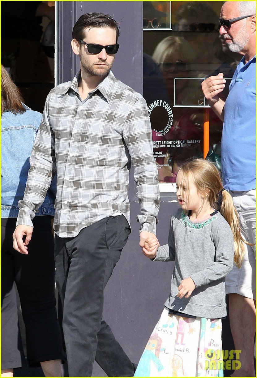 tobey maguire brunch with the family 142814449