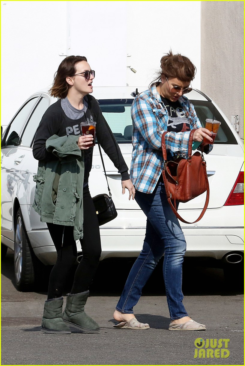leighton meester lunches after night with adam brody 092805956