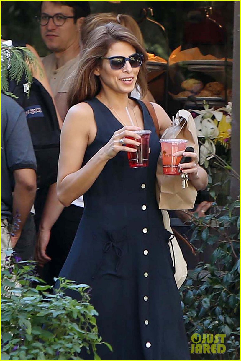 eva mendes the trails at griffith park lunch 02
