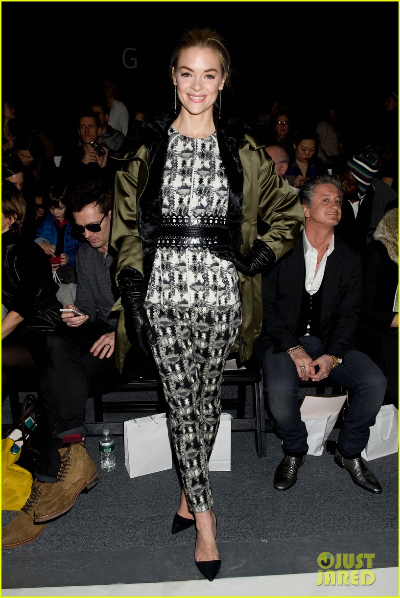 julianne moore jaime king fashion shows in new york 09