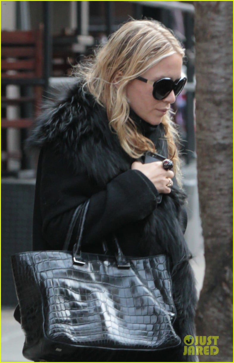mary kate ashley olsen separate nyc outings 042813991