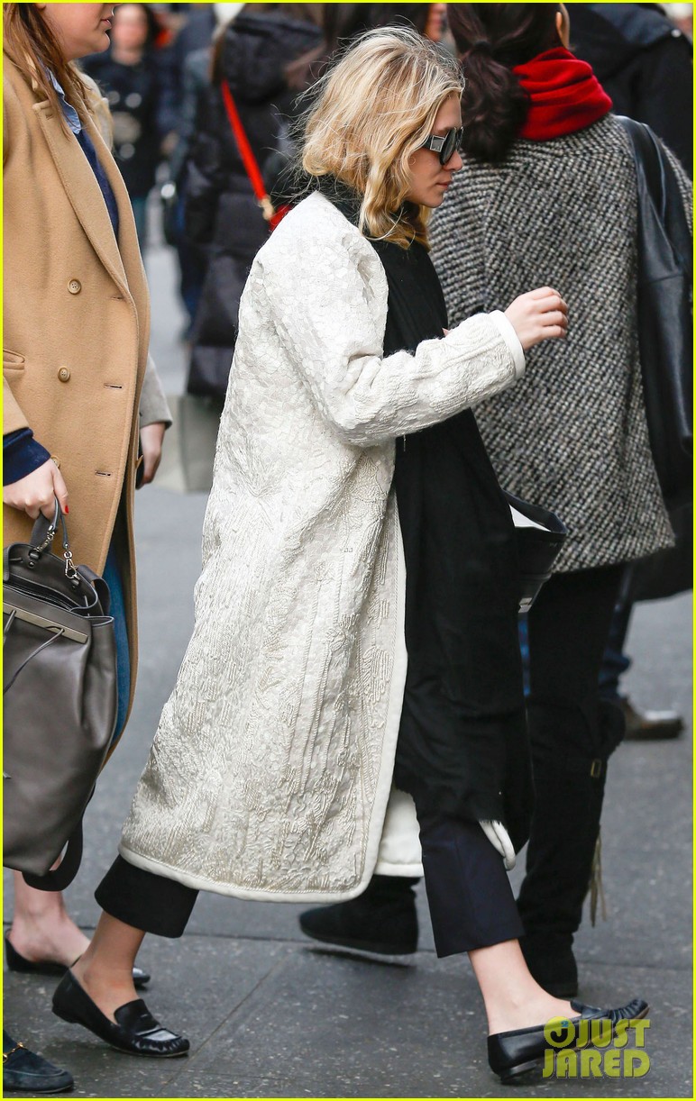 mary kate ashley olsen separate nyc outings 06