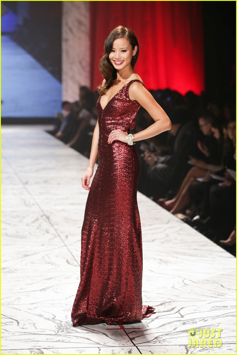kelly osbourne jamie chung red dress fashion show 2013 15