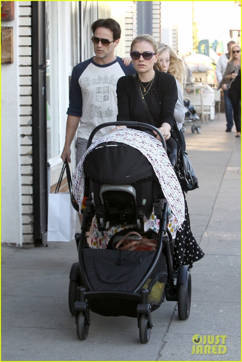 anna paquin shopping with one of her twins 062805994