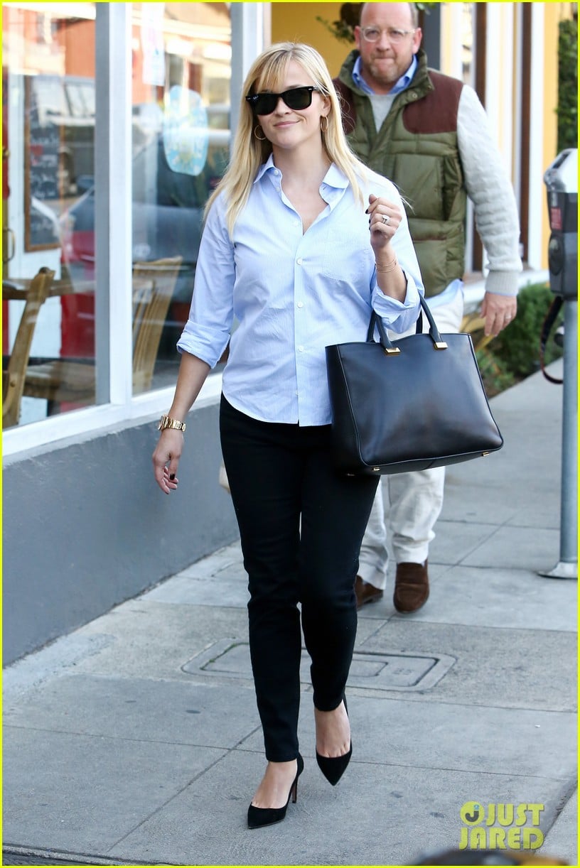 reese witherspoon post lunch shopping trip 09