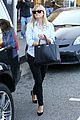 reese witherspoon post lunch shopping trip 05