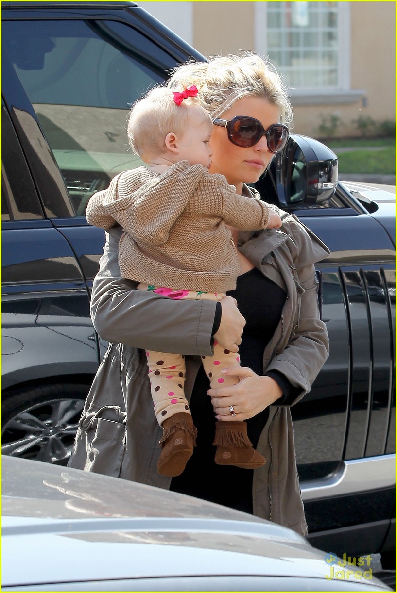 jessica simpson don cuco lunch with baby maxwell 10